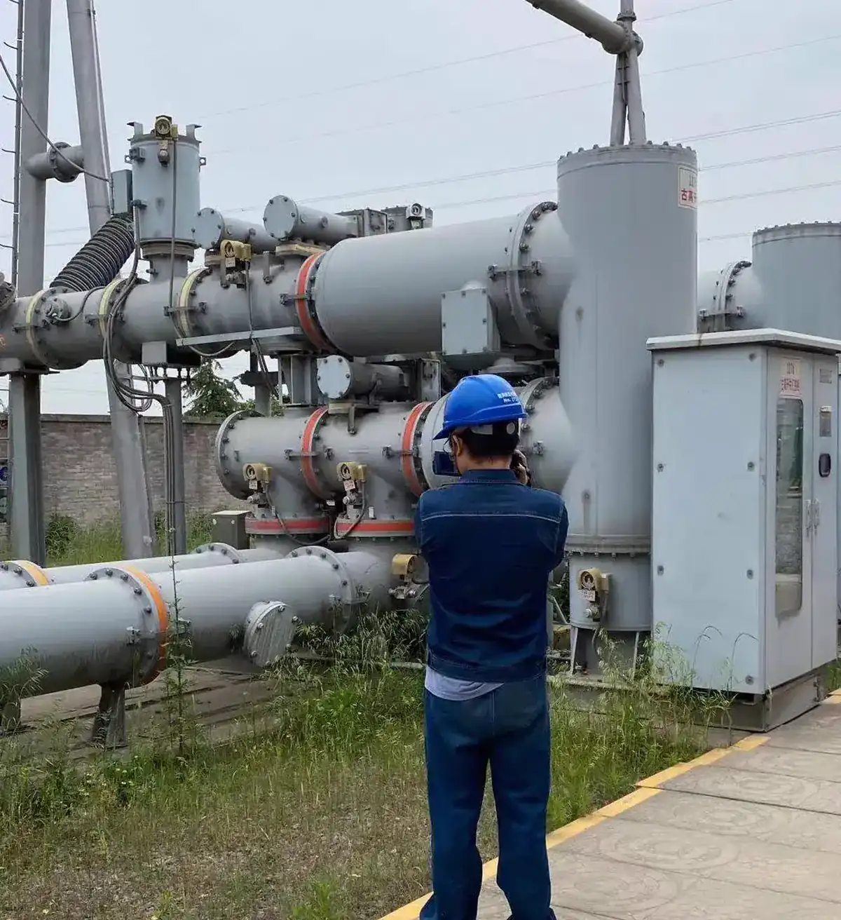 Anonymized sealed GIS equipment and inspection position
