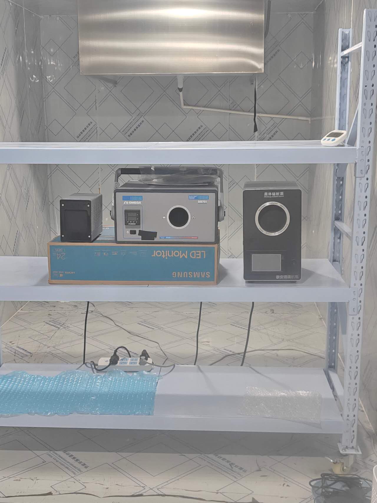 Environmental test equipment for thermal imaging product evaluation